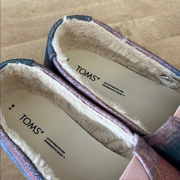 Toms Multicolor Slip-On Shoes - Picture 5 of 6